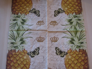Ananas s motýlem